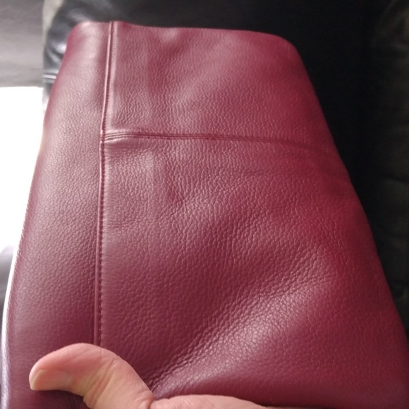 Guess women's deep burgundy wristlet bag - Picture 9 of 17